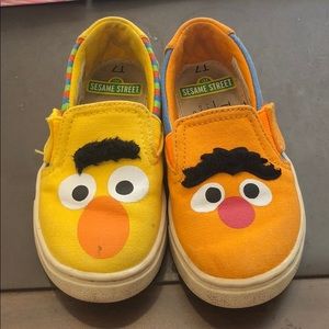Toms yellow/orange Bert and Ernie Face Shoes